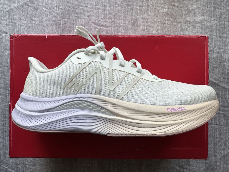 Жіночі кросівки New Balance