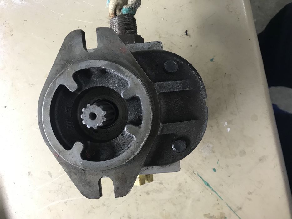 Duas bombas de hidraulicos