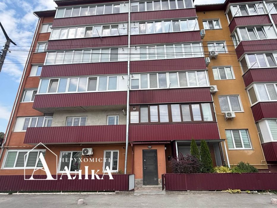 Продам 1-кімнатну квартиру в новому будинку з окремим входом