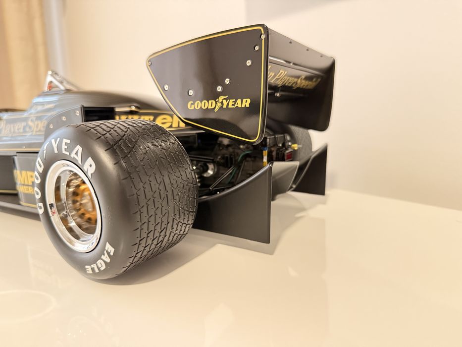 Ayrton Senna - Lotus Renault 97T (1:8)