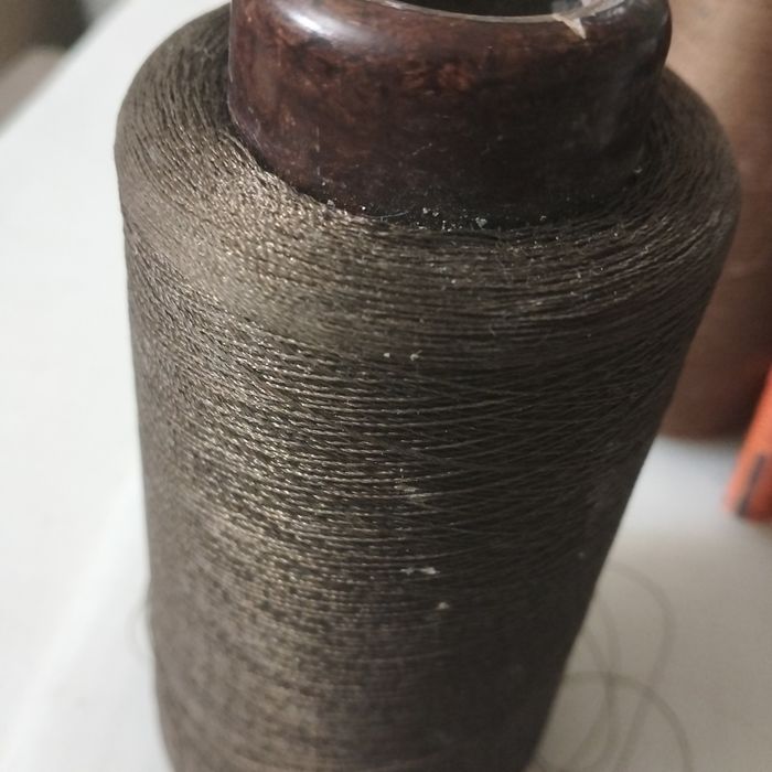 Нитки для швейных машин.