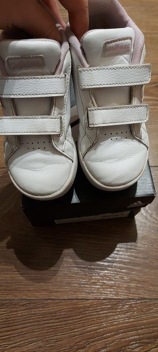 Adidasy dla dziewczynki 26