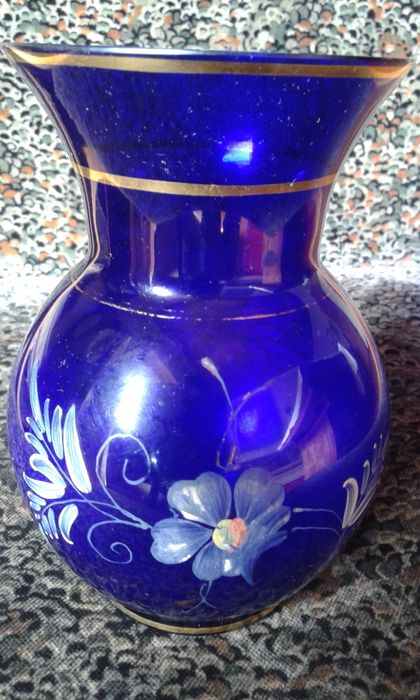 Caixa e frasco vidro opalino Marinha Grande. Jarra de vidro pintado a,