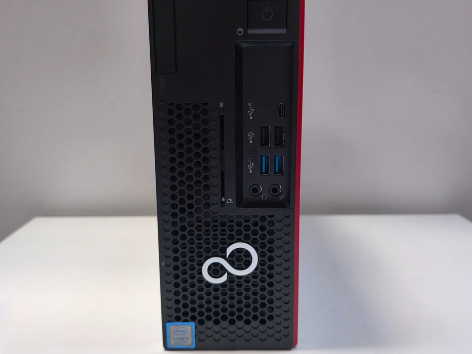 Komputer Fujitsu Esprimo D738 Intel Core i3-8100 8 GB RAM 256 GB SSD Windows 11 Pro Intel UHD Graphics 630 LAN