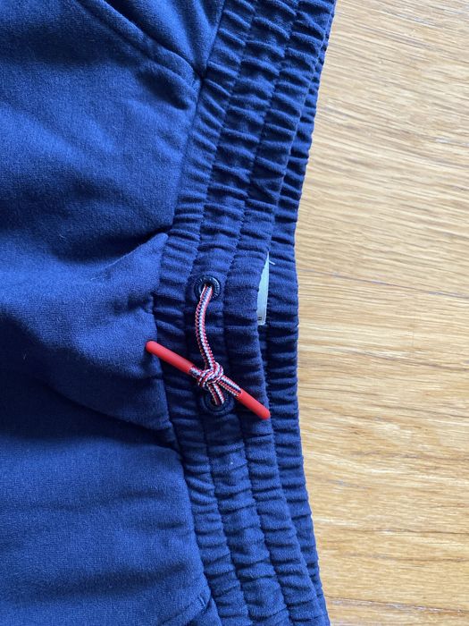 Saia Azul Tommy Hilfinger nova , azul escura Tam 38