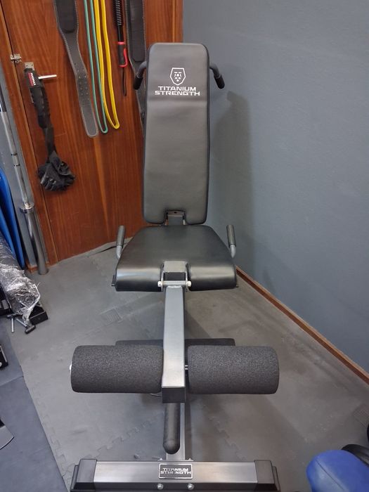 Banco Extensões Quadríceps e Femoral titanium strength Evolution 150CF