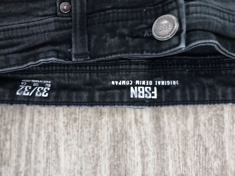 Sprzedam męskie spodnie rozmiar 33/32 firmy FSBN.