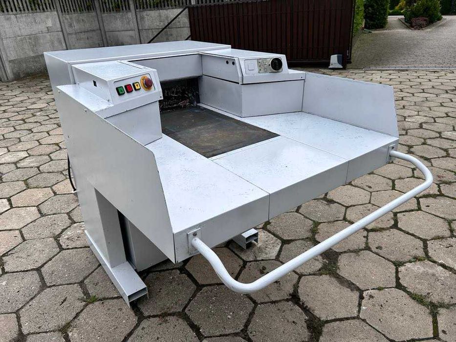 Niszczarka przemysłowa do papieru, dokumentów, teczek, kartonu itp.