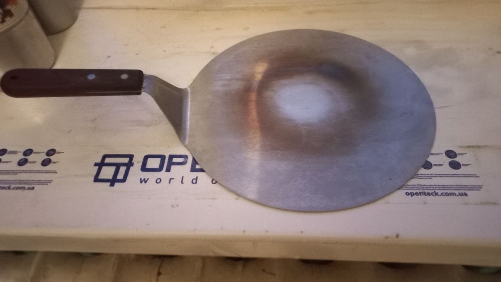 Продам лопатку для пиццы.