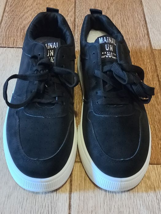 Нові чоловічі кросівки, 42 розміру