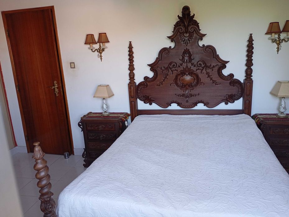 Bonita Mobília de Quarto Estilo Barroco com Colchão Pikolin