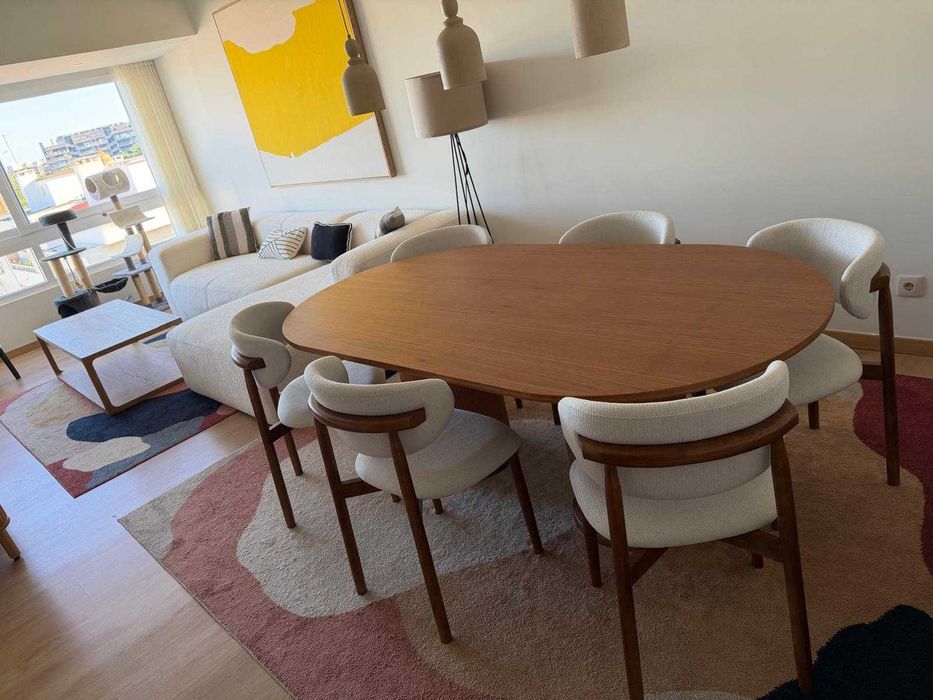 Conjunto 8&80 Mesa de Jantar e Cadeiras