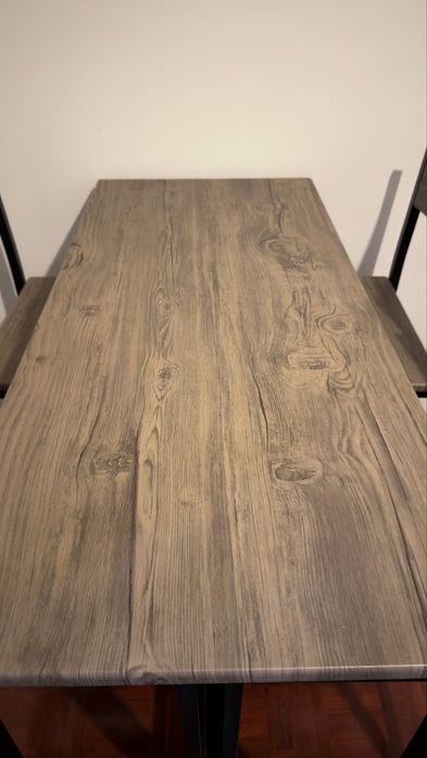 Mesa alta com 4 cadeiras – estilo industrial