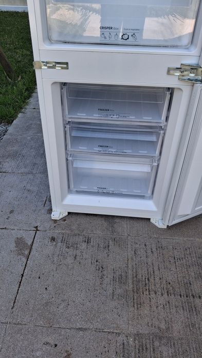 Frigorífico Combinado de Encastre BECKEN — Bom Estado - Venda Rápida!
