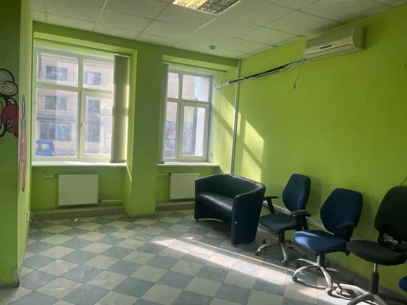 Фасадне приміщення 98.5 м² у самому центрі Прилук – під ваш бізнес!