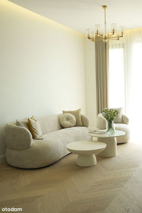 Przestrony apartament z dwoma przynależnymi miejscami w garażu.