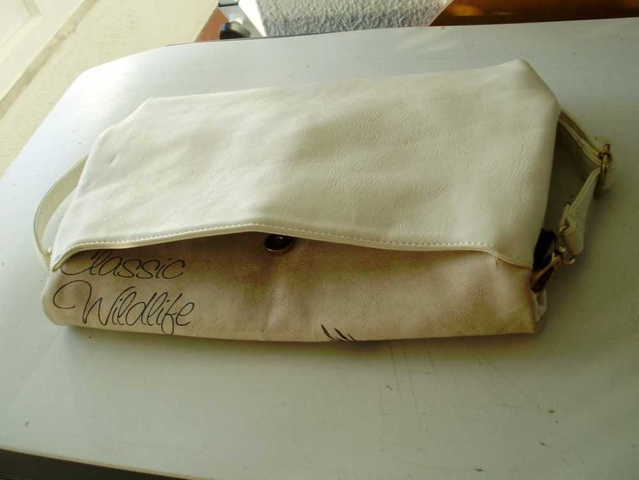 Mala de jovem ou senhora