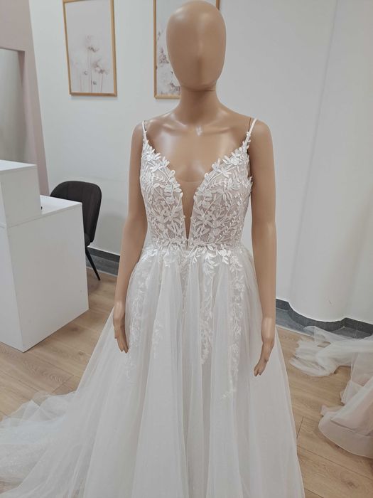 Nowa suknia slubna na ramiączkach tiulowa z brokatem zdobiona 38