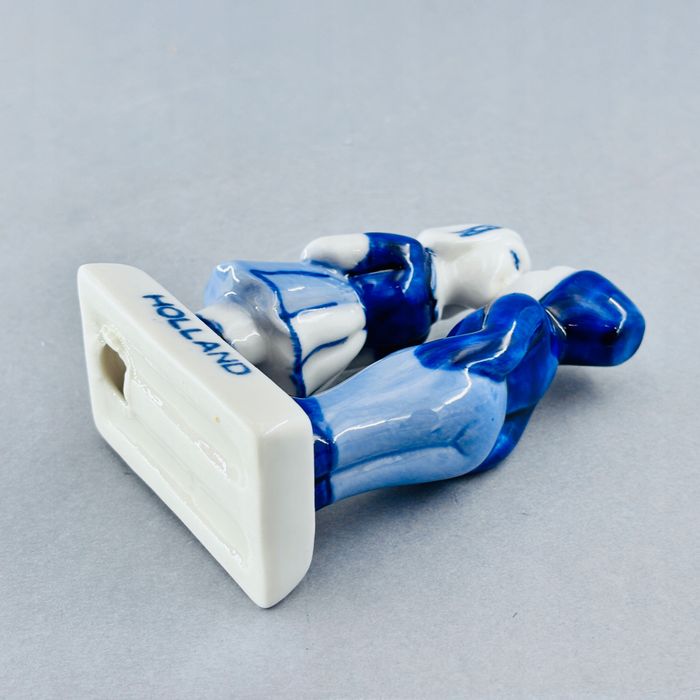 delft piękna porcelanowa figurka całująca się para