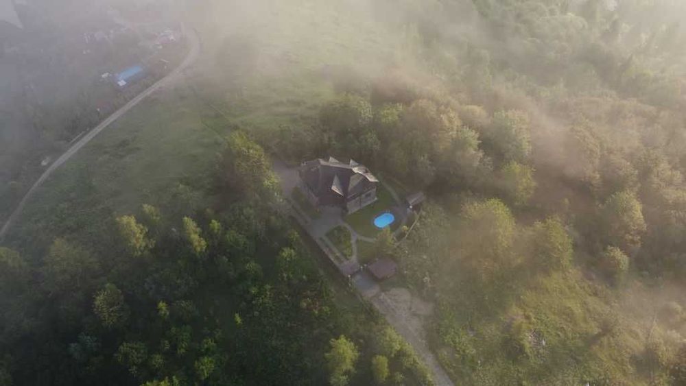 Будинок на вершині своїй гори в м. Яремче