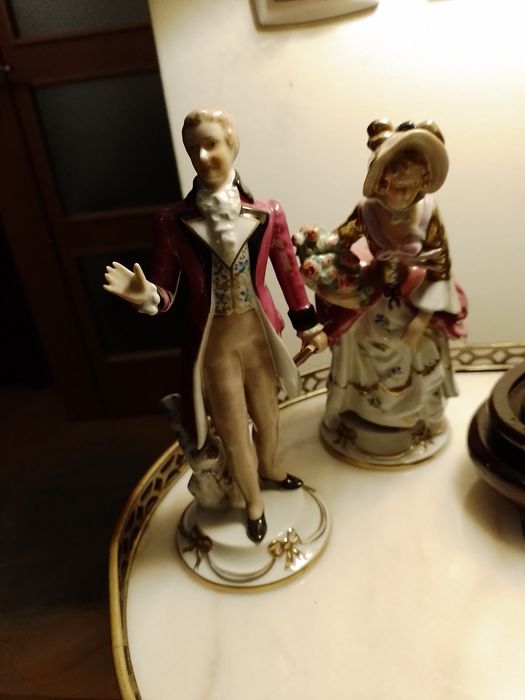 2 estatuetas Artibus