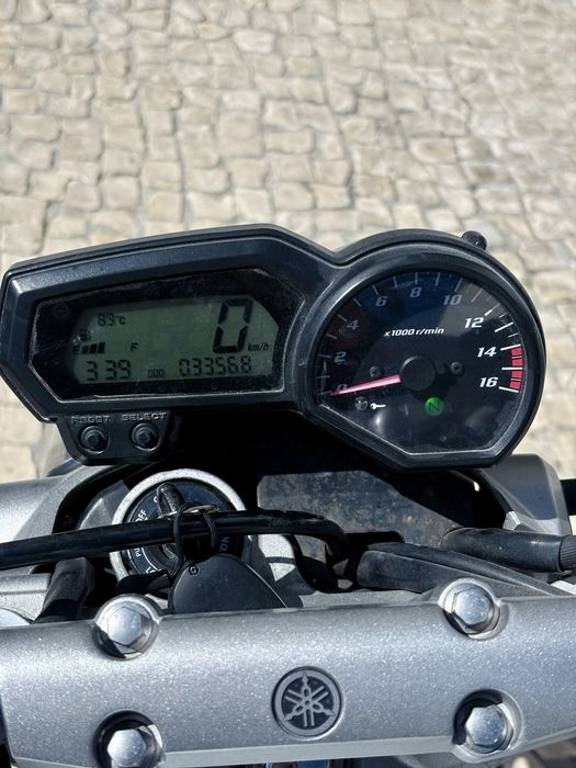 Vendo Fazer 600, mota bem estimada e sem afazares.