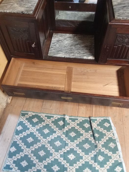 Armário madeira e pedra