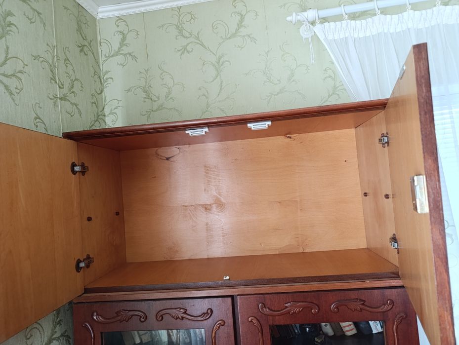 Продам 2 шафи  в вітальню