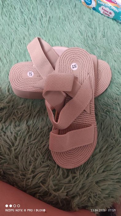 Продаються женские босоножки