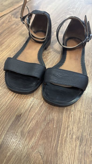 Шкіряні босоніжки