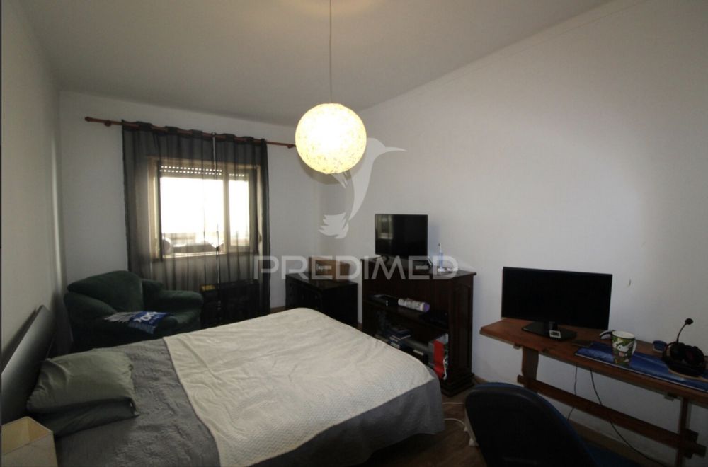 T1 r/chão adaptado a T2 com quintal – Alcochete