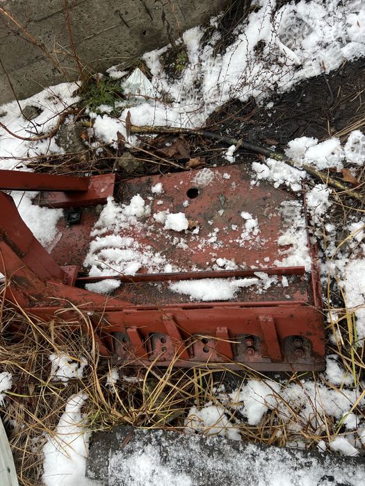 Передній відвал для прибирання снігу