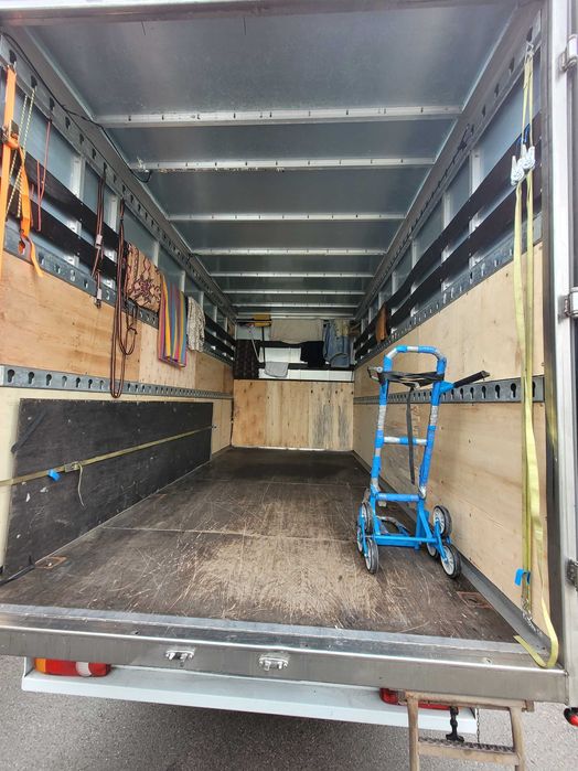 Przeprowadzki, sługi transportowe, opróżnianie - mieszkań, piwnic.