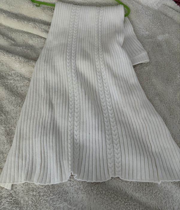 Saia longa branca, com corte