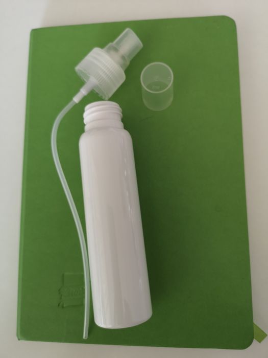 Spray Bottle with Plastic Cap426077105192314882
