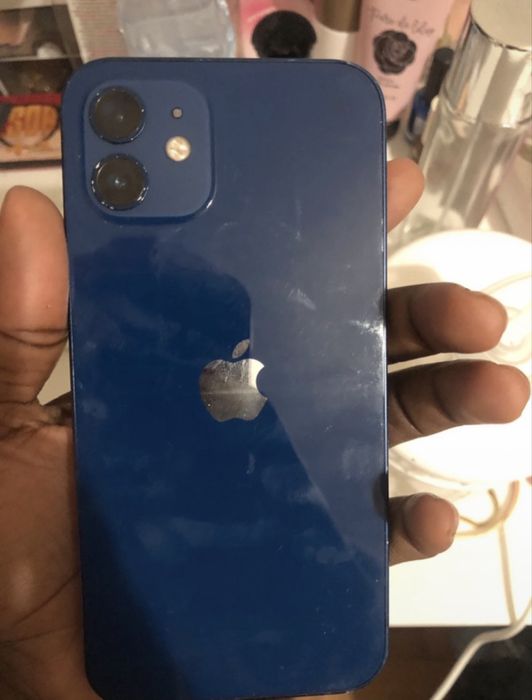 Iphone 12 azul em bom estado