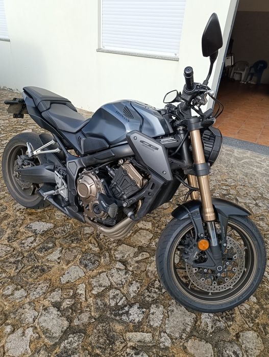 Mota CB650R 2023