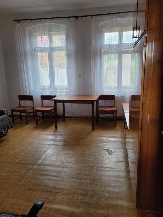 Klimatyczne mieszkanie w kamienicy z dwoma budynkami gospodarczymi | Centrum Zawidowa
