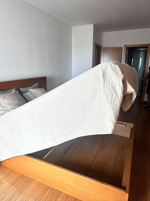 Mobilia de quarto de casal em Carvalho