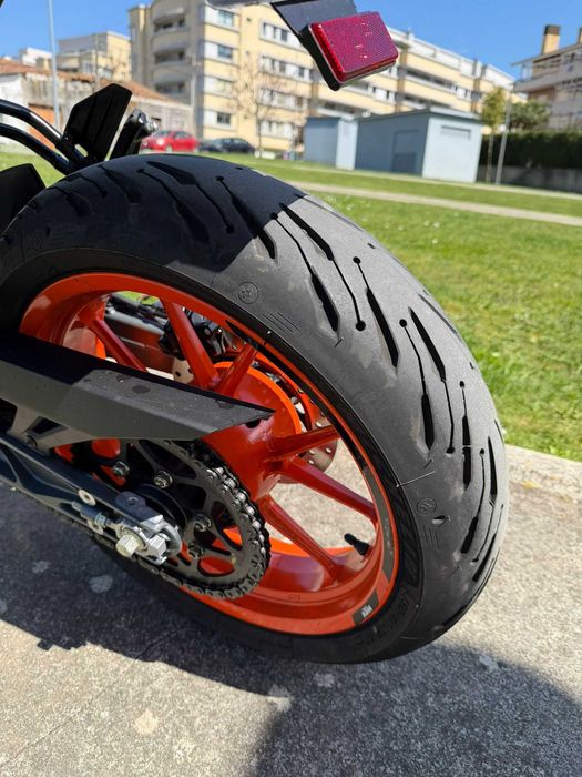 Mota KTM Duke 125 de 2023