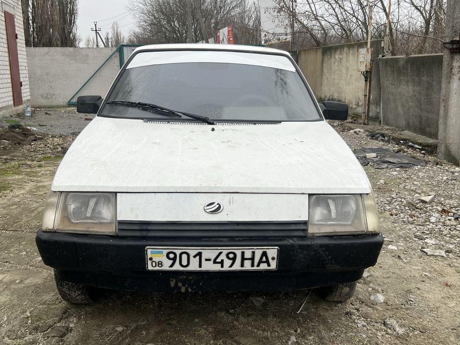 Атомобиль на полном ходу.