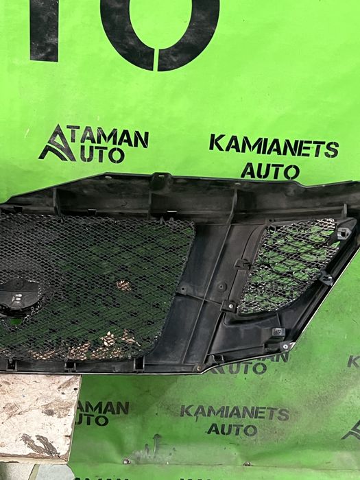 Решітка радіатора Ніссан Патрол Y62