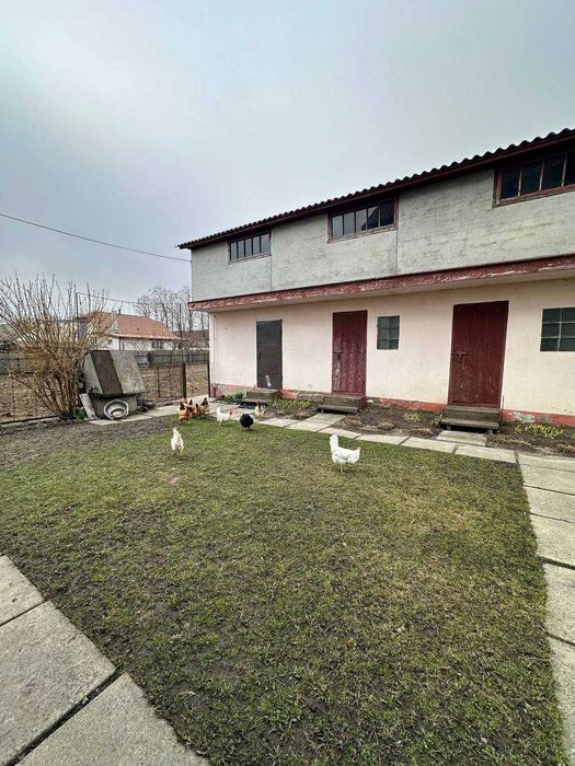 Продаж цегляного двоповерхового будинку в с. Березна