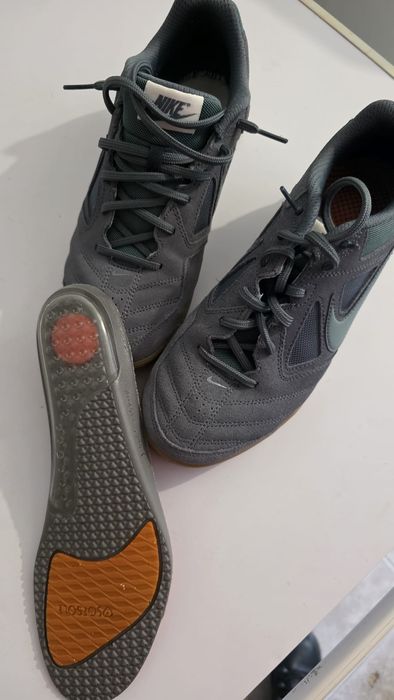 Sapatilhas de futsal novas