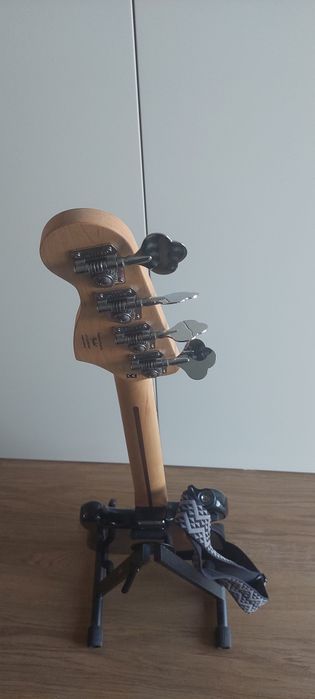 Baixo Fender Squier Precision