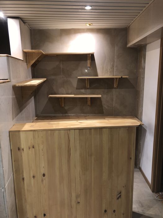 Balcão para bar, restaurante, barbearia de madeira Pinho, palete e OSB