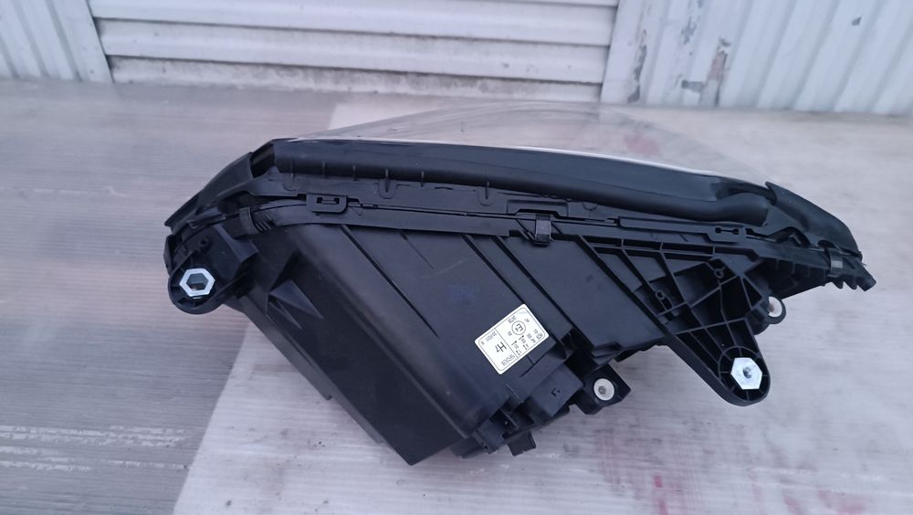 Vendo farol direito de Mercedes W 205 ano 2018/21