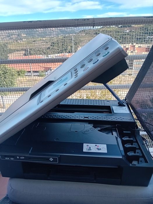 Brother DCP‑115C – Impressora/Scanner/Copiadora – 50€ (negociável)