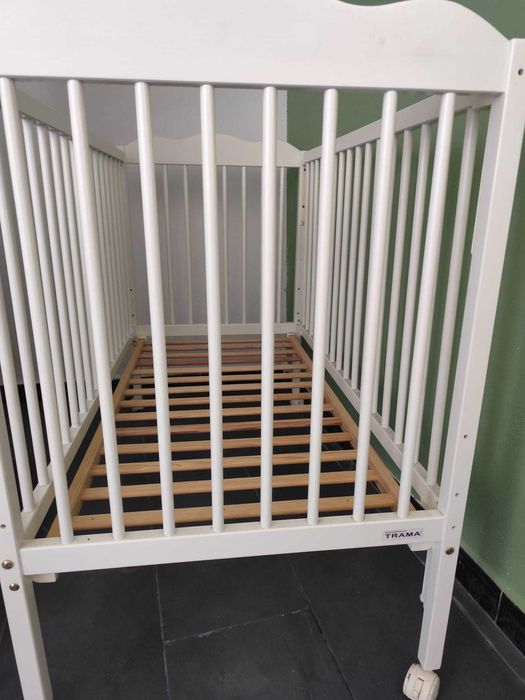 Berço Trama branco com colchão – praticamente sem uso
