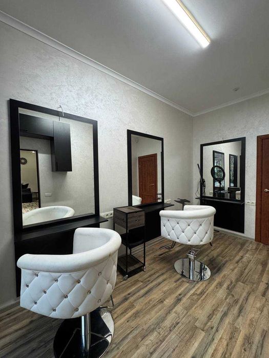 Діючий бізнес ǀ Салон краси - Перукарня з меблями, центр, Чорновола